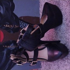 Ladies black high heel shoe size 7